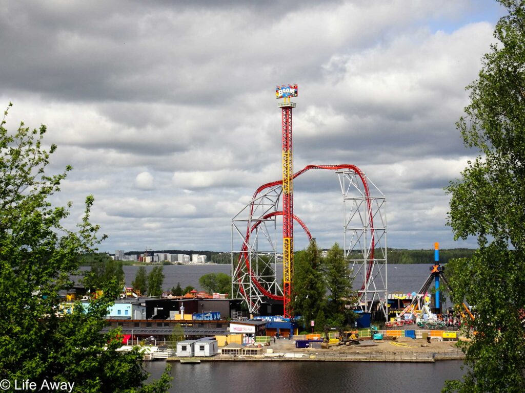 Sarkaniemi Amusement Park next to lake